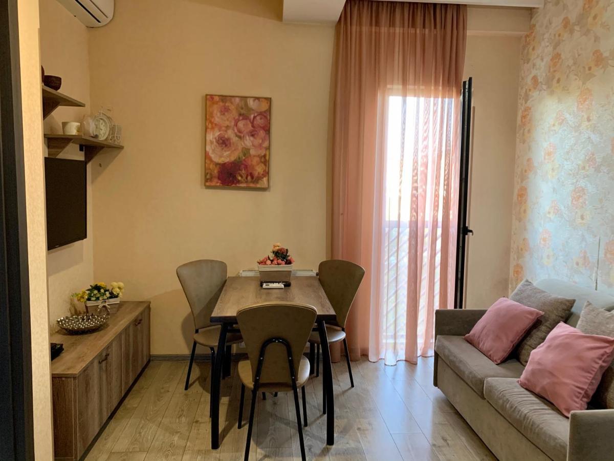 Lech Kachinski Apartment 3 Tbilisi Bagian luar foto